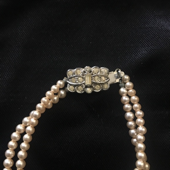Beautiful Pearl Necklace - Picture 2 of 3